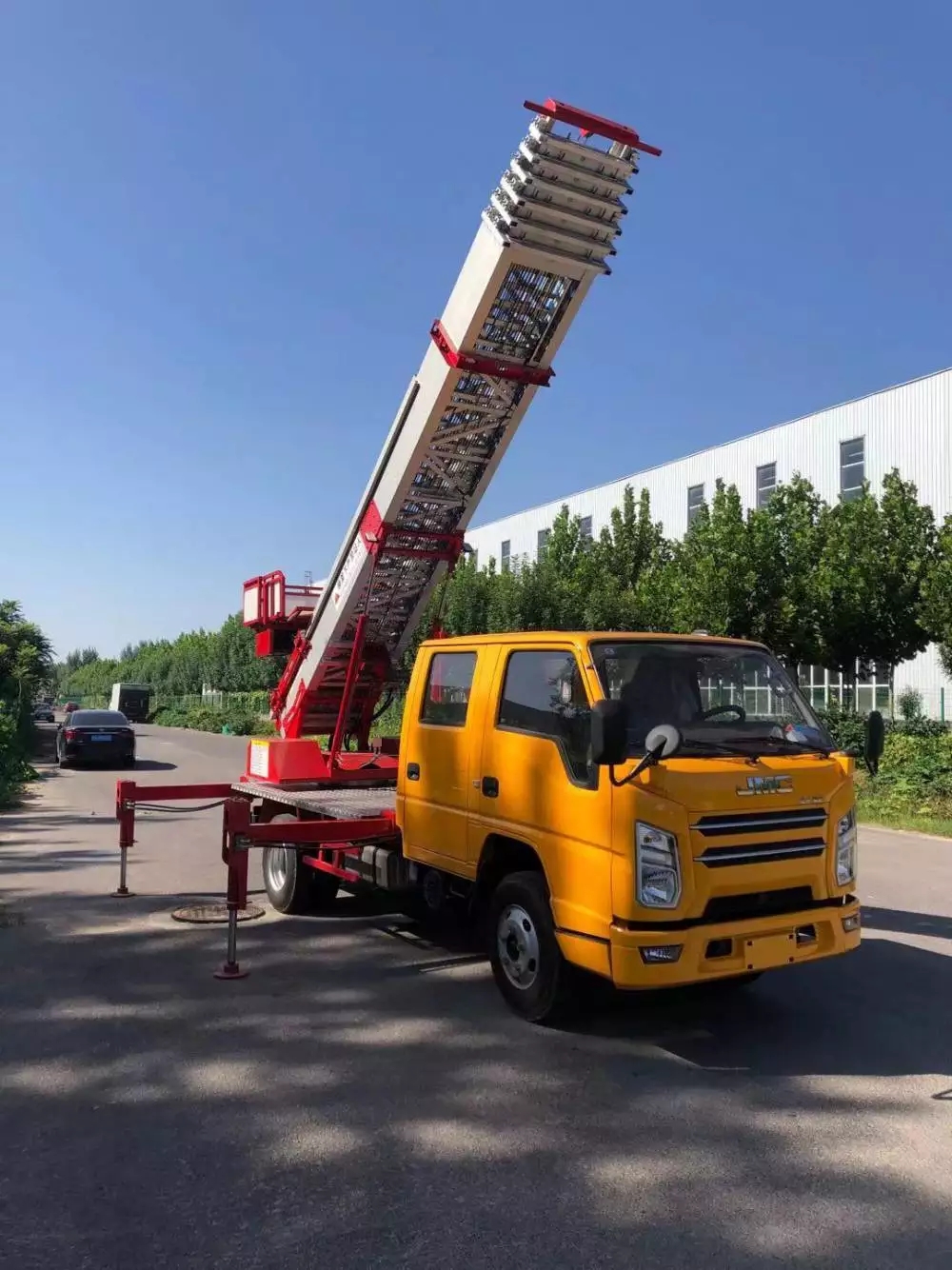 海兴县附近的云梯车出租服务：轻松解决高空作业需求