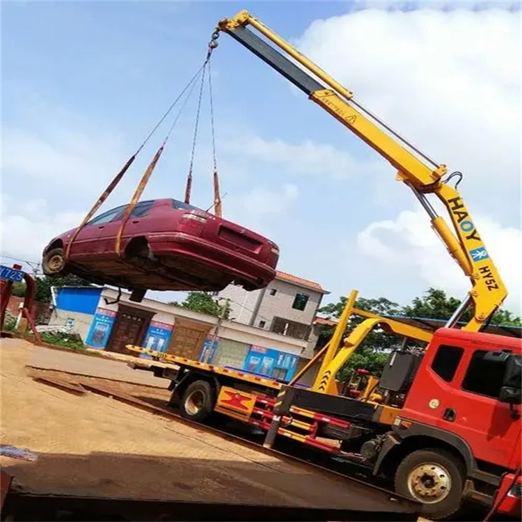 海兴县吊车吊汽车的正确方法